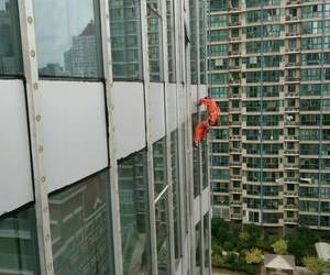 南京世紀(jì)明窗玻璃幕墻清洗